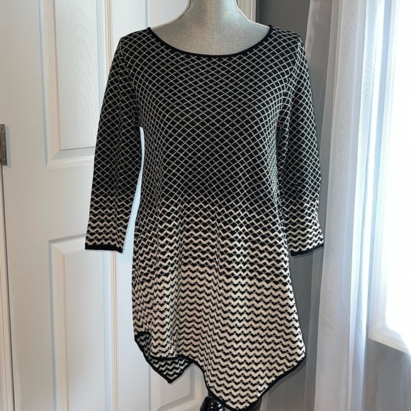 Chelsea and Theodore Women’s sweater small - Picture 6 of 10